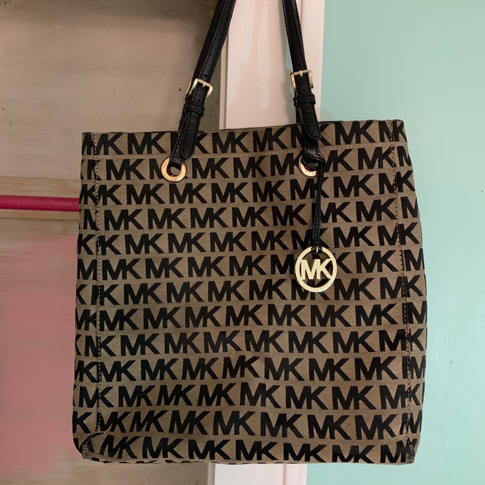 Authentic Large Michael Kors Jet Set Grab Bag